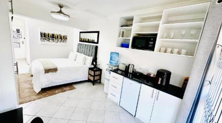 C and C Hotel Vibes CPT Plattekloof