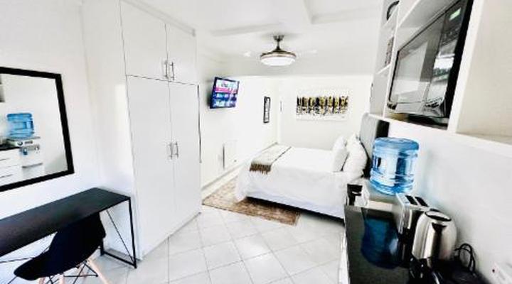 C and C Hotel Vibes CPT Plattekloof