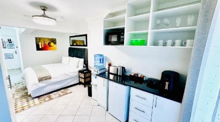 C and C Hotel Vibes CPT Plattekloof