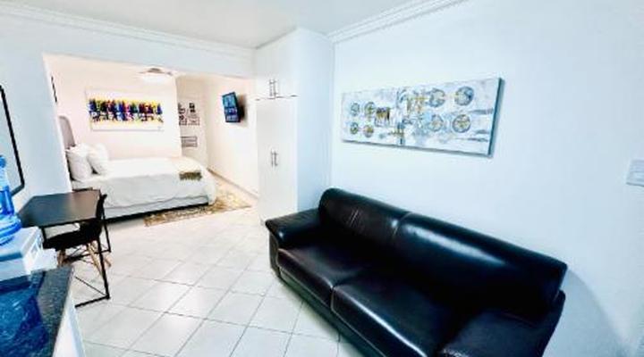 C and C Hotel Vibes CPT Plattekloof