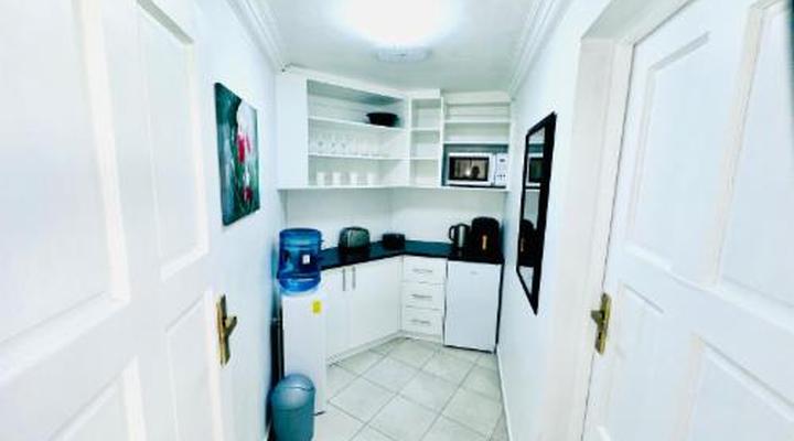 C and C Hotel Vibes CPT Plattekloof