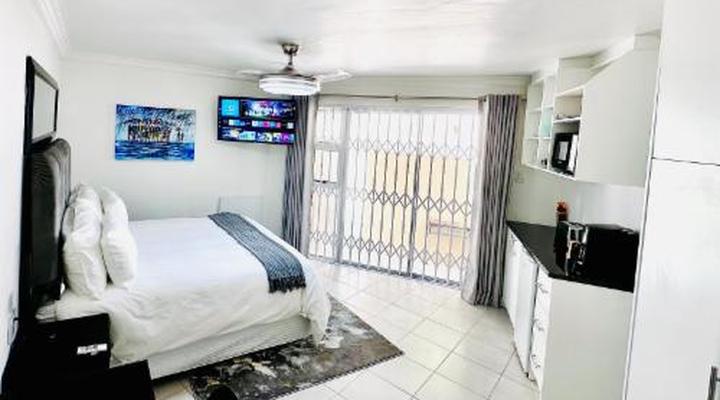 C and C Hotel Vibes CPT Plattekloof