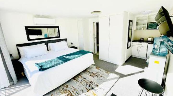 C and C Hotel Vibes CPT Plattekloof