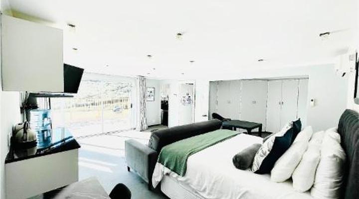 C and C Hotel Vibes CPT Plattekloof