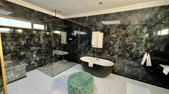 Forty 4 on Hoog Luxury Accommodation