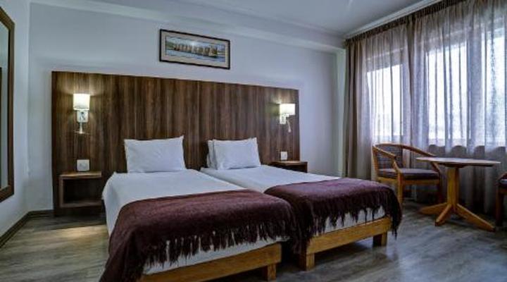 Hotel Schweizerhaus/Cafe Anton