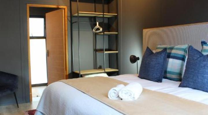 Two White Oaks - Luxury prefab bungalows