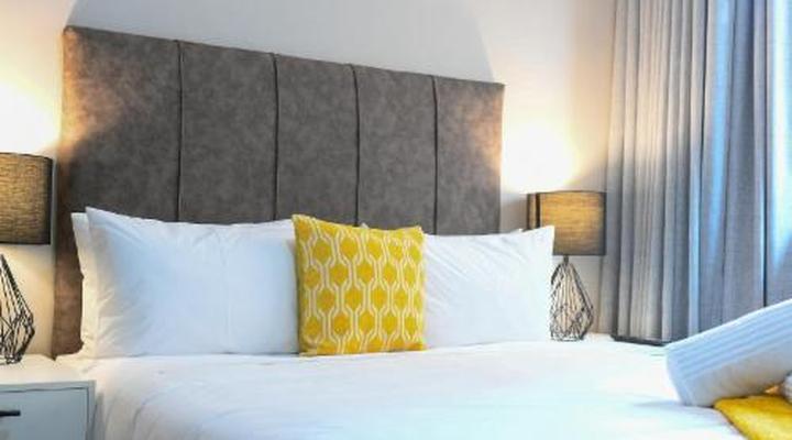 Next to Apartment Hotel