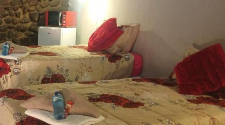 Bostons Lodge & Restaurant