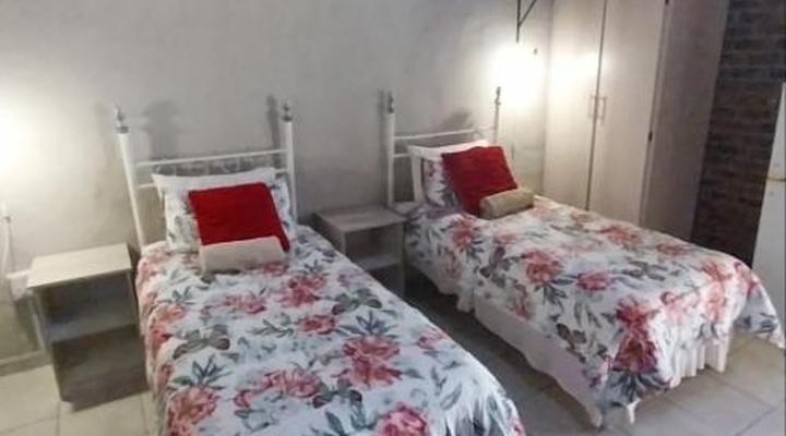 Bostons Lodge & Restaurant