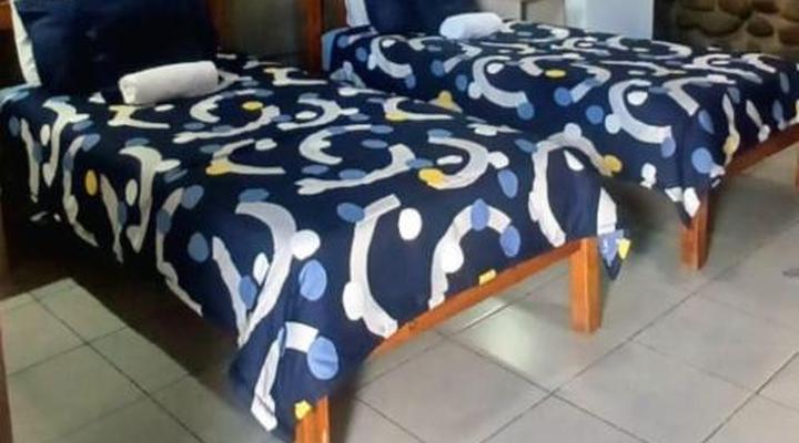 Bostons Lodge & Restaurant