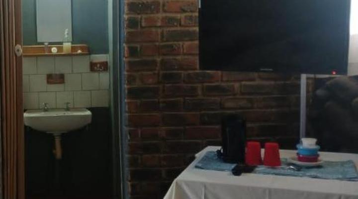 Bostons Lodge & Restaurant