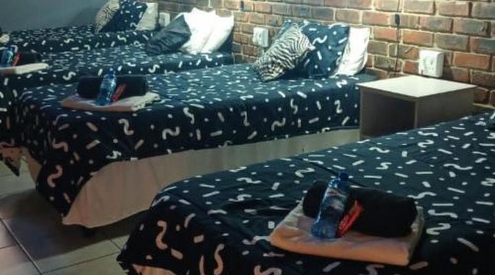 Bostons Lodge & Restaurant