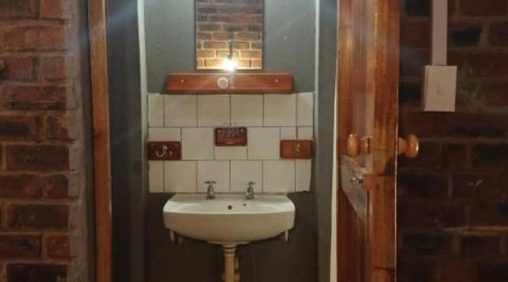 Bostons Lodge & Restaurant