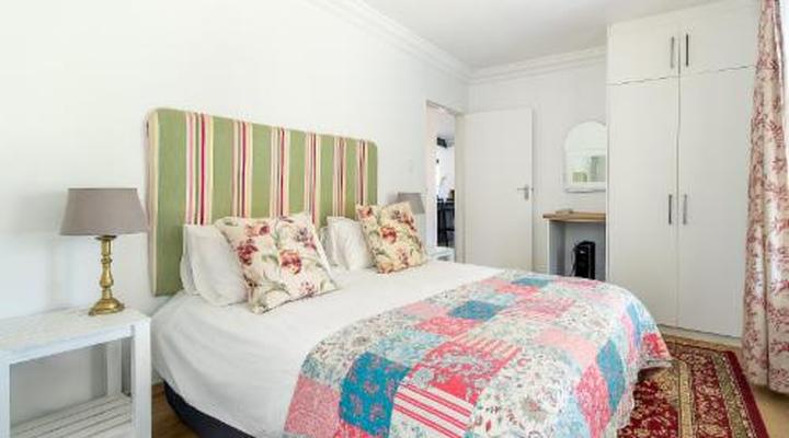 Oewerzicht Tented River Lodge & Farm Cottages