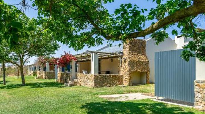 Oewerzicht Tented River Lodge & Farm Cottages