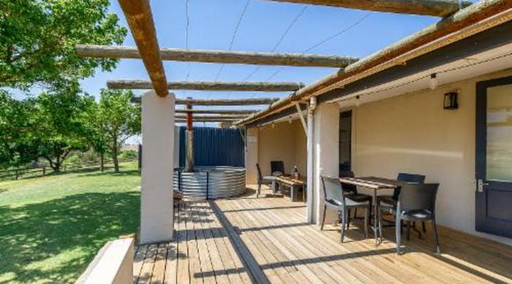 Oewerzicht Tented River Lodge & Farm Cottages