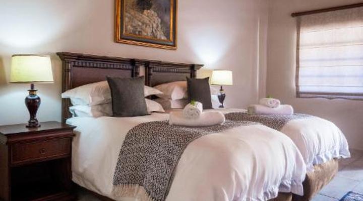 Bakenskraal Ostrich Palace