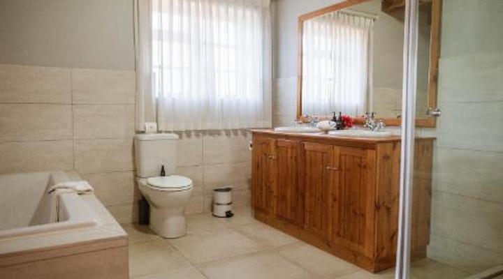 Bakenskraal Ostrich Palace