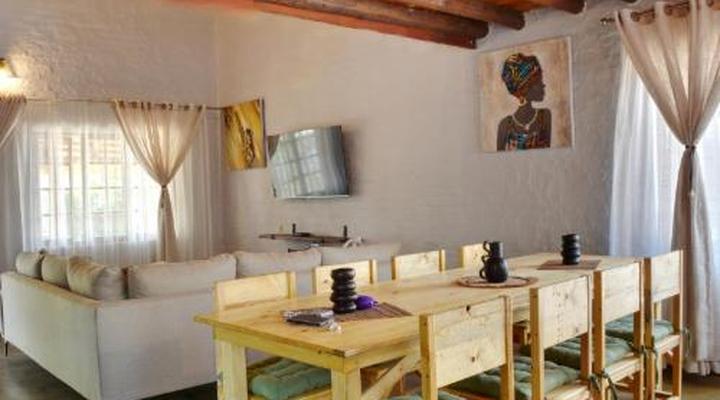 Emathulini Holiday Home