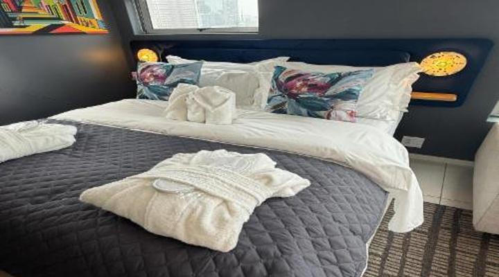 Urban Elephant The Rose