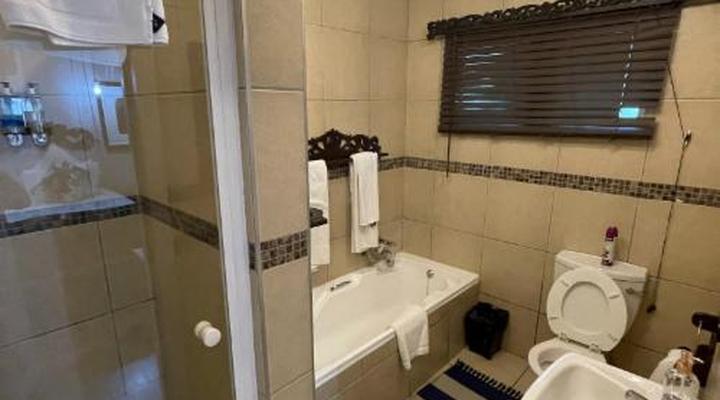 Oaklands Inn & Conference Centre