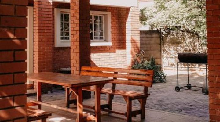 La Rona Hospitality Services