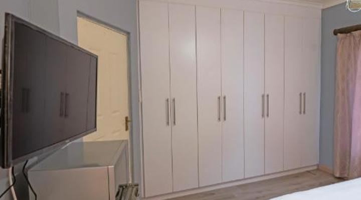 Le Chateau Guesthouse