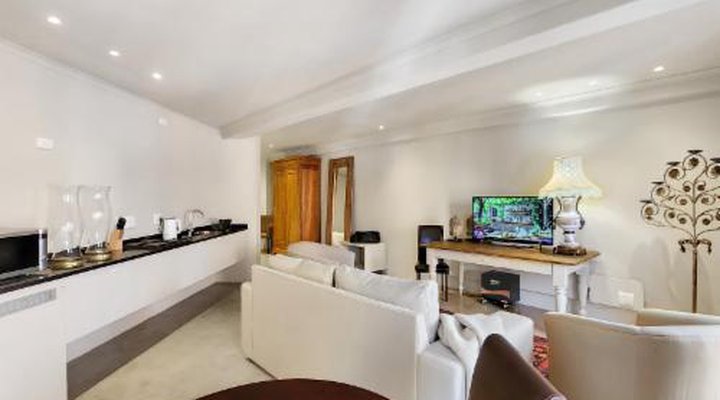 Rouge on Rose Boutique Hotel