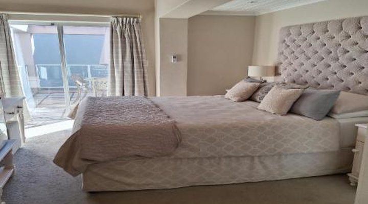 Russells on the Port Lodge
