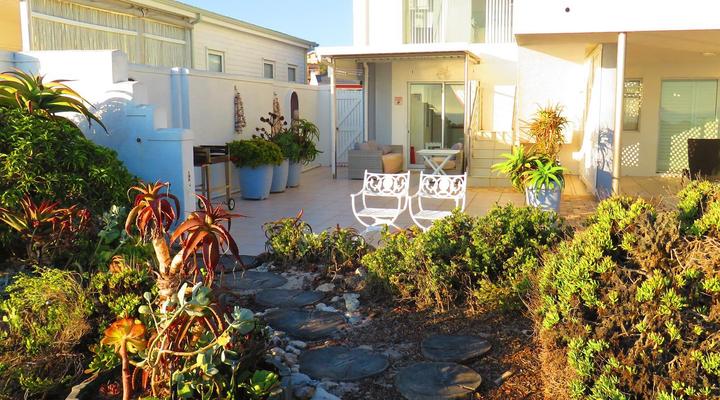 On The Beach-Seabreeze Apartment