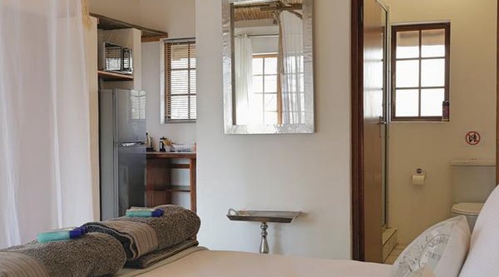 Tusk Bush Lodge & Photographic Safaris
